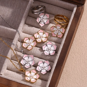 Macro shot of 18K gold floral jewelry set with pearls in a beige velvet gift box