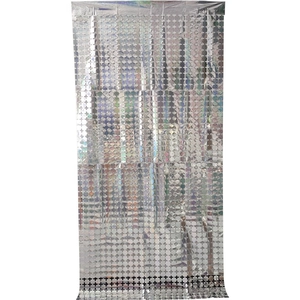 Dettaglio della tenda in lamina laser argento con effetto olografico per sfondo di festa