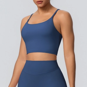 Détail du legging de yoga sans couture taille haute bleu marine et brassière sport