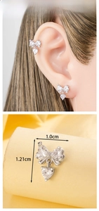 Detailed view of bow heart cartilage stud with dimensions 1.0cm by 1.21cm