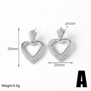 Detail view of 30x20mm silver heart drop earrings with zircon and size specifications