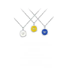 Colliers en argent 925 avec pendentifs cœur en émail de couleurs blanc, jaune et bleu