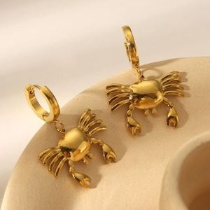 Crab Pendant Earrings 18K Gold Plated Stainless Steel Ocean Themed Realistic Animal Dangle Earrings For Women Trendy