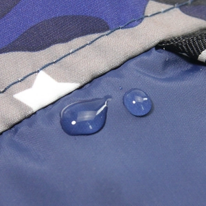 Tissu imperméable bleu camouflage pour manteau de chien avec surface hydrofuge haute
