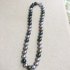 Detail of multi-color Tahitian pearl necklace featuring green and grey pearls and clasp
