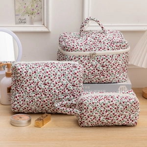 Floral Quilted Cotton Makeup Bag Large Capacity Portable Travel Cosmetic Organizer Storage Pouch Sweet Pastoral Style