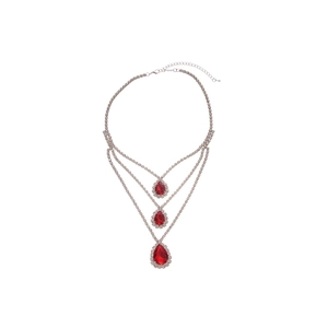 Elegante collana a tre strati argentata con strass scintillanti e ciondoli a pera rossi