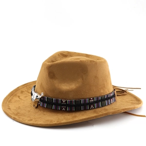 Chapeau de cowboy western en daim camel avec boucle de crâne de taureau et bande ethnique