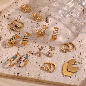 18K gold plated stainless steel C-shape hollow earrings with pearl and turquoise details