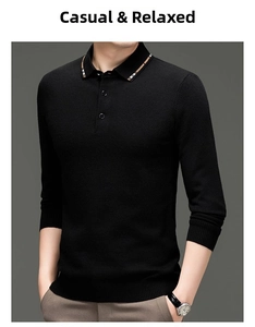 Detailaufnahme des schwarzen Polopullovers mit gestreiftem Kragen und Rippbündchen