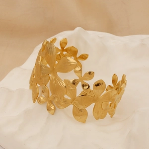 Hammered gold hollow flower open bangle bracelet made of stainless steel for women