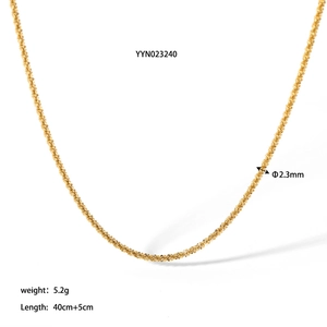 Detail view of 18K gold plated stainless steel necklace with size 40cm plus 5cm