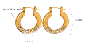 Detail of gold-plated hoop earrings with two rows of rhinestones and size dimensions