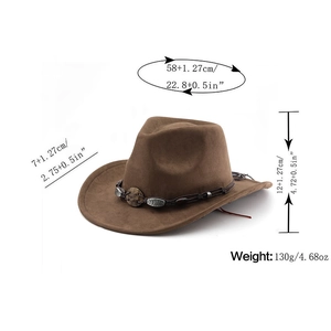 Details des braunen Wildleder-Cowboyhuts mit Lederband und Maßangaben auf Weiß