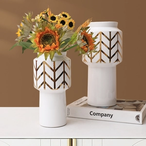 Modern Ceramic Vase And Artificial Flower Gilded Chevron Pattern Desktop Ornament Home Decor Nordic Style Luxury
