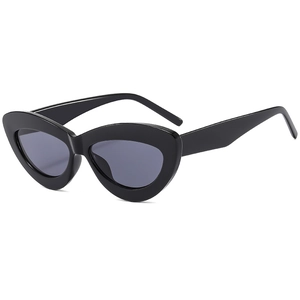Lunettes de soleil œil de chat noires à la mode avec monture rétro et verres foncés pour tous