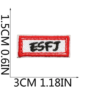 Détails de l'écusson brodé lettre ESFJ avec bordure rouge mesurant 3cm x 1,5cm