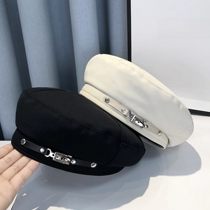 Classic British style cotton beret set in black and off-white with metal buckle