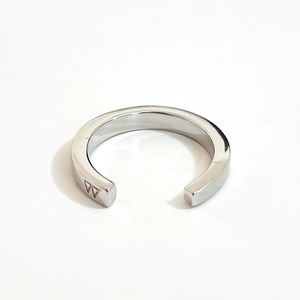 Minimalist S925 sterling silver open ring with geometric W engraving on a white background