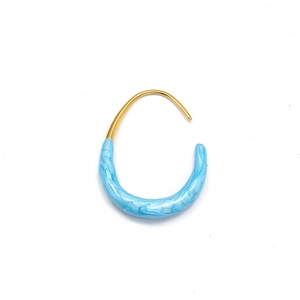 U-shaped 18k gold stainless steel drop earrings with light blue marbled enamel inlay