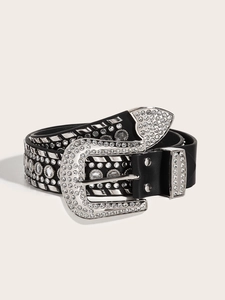 Détails de la ceinture rétro en cuir avec strass brillants et rivets métalliques