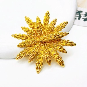 Élégante broche en épi de blé doré pour femme avec un design métallique étoilé à plusieurs couches