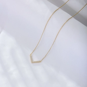Minimalist 925 sterling silver V-shaped necklace with sparkling pavé pendant on gold chain