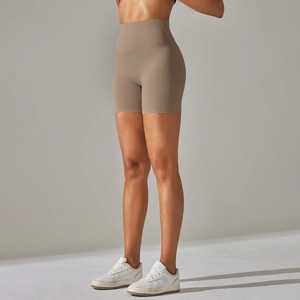 Pantalones cortos de yoga de talle alto caqui oscuro en tela mate con efecto moldeador
