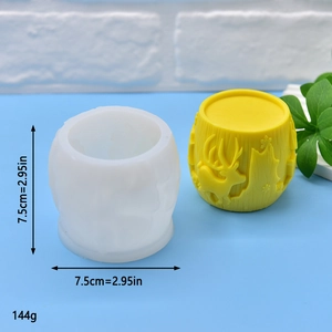 Cylindrical silicone mold for deer candles with 7.5cm dimensions and detailed snowflake patterns