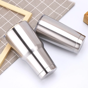 Detailed comparison of 30oz stainless steel travel mugs with sleek metallic silver finish