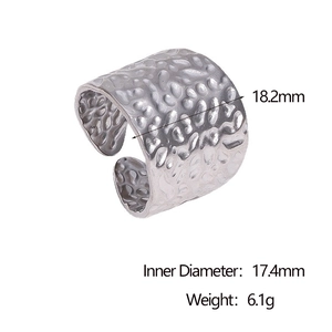 Dimensions détaillées de la bague martelée argentée avec diamètre 18,2mm et poids 6,1g