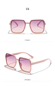 Front- und 45-Grad-Seitenansicht der rosafarbenen quadratischen Sonnenbrille mit lila Verlauf