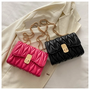 Detail of elegant V-shaped matelassé stitching on colorful chain shoulder bags