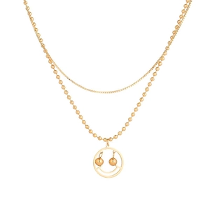 Collier double couche en titane doré avec un pendentif visage souriant minimaliste