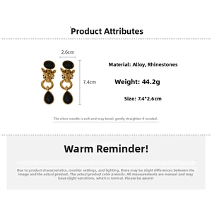 Detailed size parameters of 7.4cm leopard head drop earrings with rhinestones