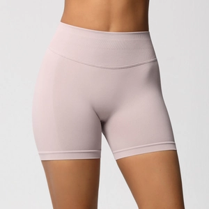 Détail du short de fitness sans couture à taille haute avec ceinture côtelée et tissu gainant