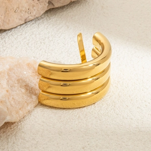 Detailed view of triple-layered 18K gold plated stainless steel U-shape hair accessory