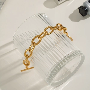 Polished 18K gold-plated stainless steel OT buckle chain bracelet for women