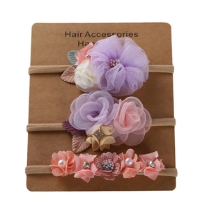 Lot de trois bandeaux en nylon pour filles avec fleurs en tulle, perles et strass brillants