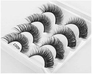 Close-up of 6 pairs of D-curl Russian volume fake eyelashes in a white tray model 4007