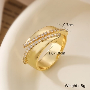 Detail showing 5g weight and dimensions of gold-plated ring with zircon stones