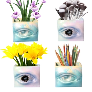 Quadratische Keramikdose mit Augenrelief als Vase, Stiftehalter und Pinsel-Organizer