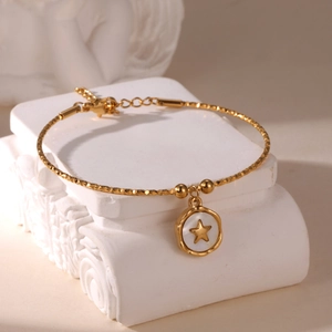 Elegant 18K gold-plated stainless steel star charm bracelet with white shell inlay
