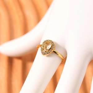 Anello in acciaio inossidabile placcato oro 18K con zircone bianco a goccia