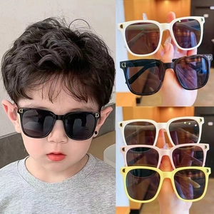 Lunettes de soleil tendance pour enfants avec protection UV en noir, beige et jaune