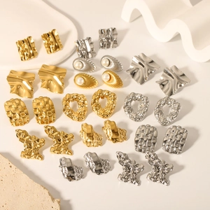 Französische Vintage 18K vergoldete Edelstahlohrringe Set mit Perlen und Wellendesigns