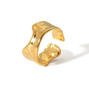 Detailed view of the golden irregular tin-foil texture and wavy design on the steel ring