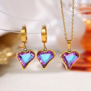 Macro shot of gold-plated heart jewelry set with purple-blue gradient zirconia stones