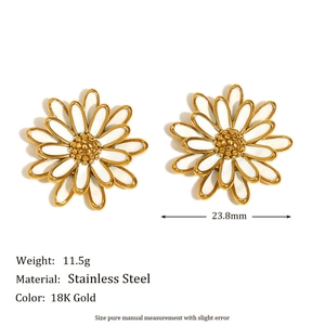 Boucles d'oreilles marguerites en acier inoxydable doré 18 carats et émail blanc