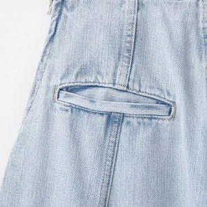 Lichtblauwe high waist balloon jeans van gewassen denim met ritssluiting detail